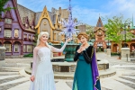 Tout comme à Hong Kong Disneyland, il sera possible de rencontrer Anna et Elsa.